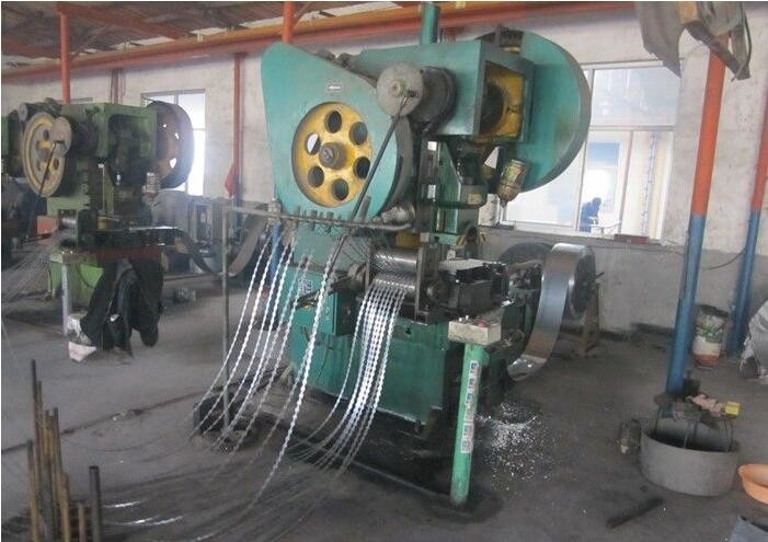 Wholesale Heavy Duty Type Razor Wire Mesh Machine 0.3 - 0.5mm Material Thickness from china suppliers