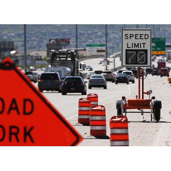 Long Life Span IP65 Variable Speed Limit Signs Operating Temperature -40°C - 70