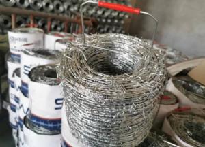 China Galvanized Barbed Concertina Razor Wire PVC Coated 14x14 16x16 500m on sale