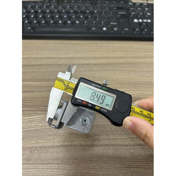 6063-T5 Primary Aluminum 45 Degree Angle Corner Joint with Screw Installation for Window and Door Frames
