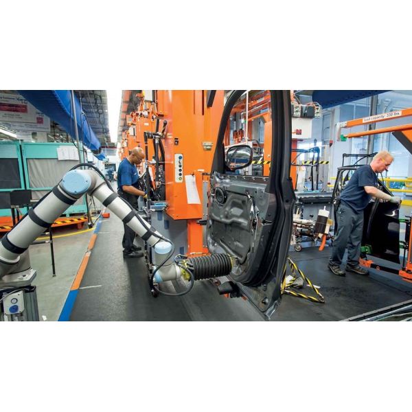 Manipulator Robot Arm With AGV Of UR With Robotic Welding Machine And Cobot Robot Universal