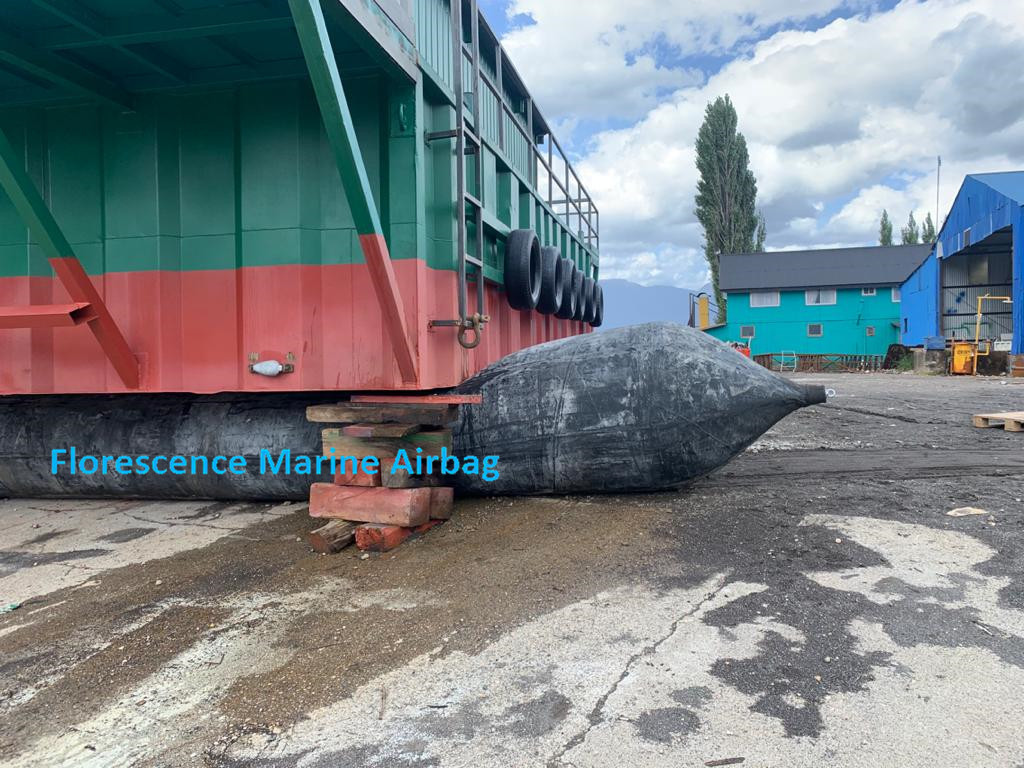 Wreck Salvage Boat Lift Air Bags , Boat Recovery Airbags Anti Wear Featuring