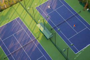 Basketball / Tennis Court Flooring 3 - 8mm Thickness With Sandwich System