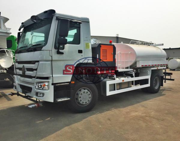 Quality 4x2 Right Hand Driving Water Spray Truck , 10 - 12 Cubic Meter Commercial Water Truck for sale