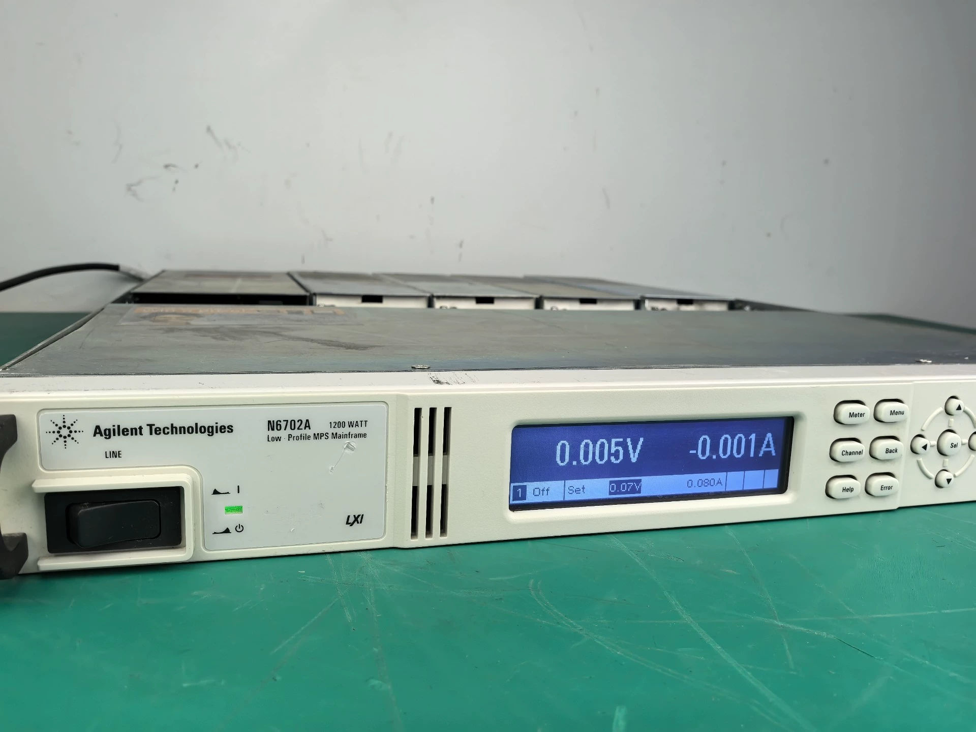 1200 W 4 Slot Modular Power System Mainframe Agilent N6702A