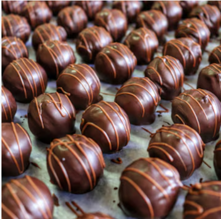 Space-Saving Automatic Chocolate Enrober Melting Tank Continuous Supply