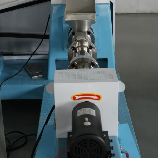 Dustproof Fish Feed Pellet Machine Processing 250kg/ H 18.5kw Snack Puff Maker