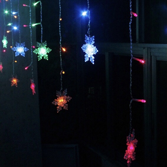 Christmas Snowflake String 10ft 96LEDs Fairy Lights 8 Modes Twinkle Lighting Indoor Outdoor Hanging Snowflakes for Bedroom Home