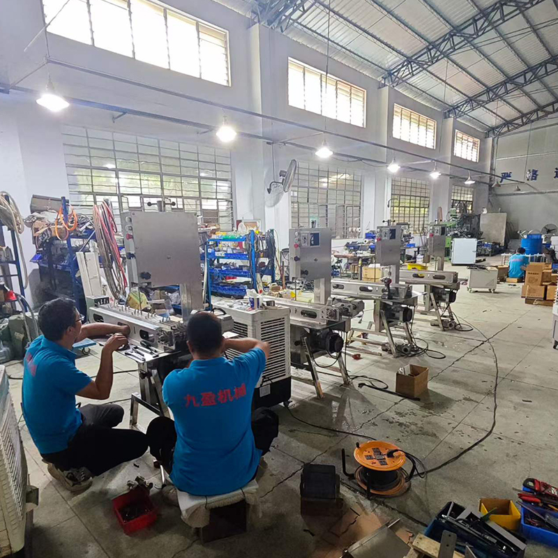 Customized Automatic Band Saw for Poultry Cutting Into Half Split Cutting Machine