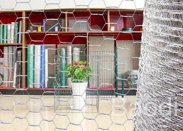 Quality Rolled Bright Iron Bird Wire Fencing , Hexagonal Woven Poultry Mesh Fencing for sale
