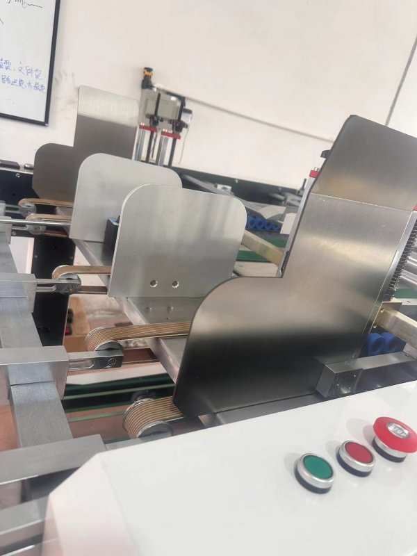 Fully Automatic Corner Cutting Machine Dust Free V Groove Cutting Machine For Paper Box