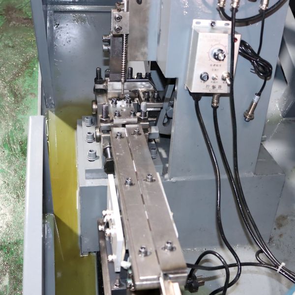Space Saving Mini Thread Rolling Machine Fully Automated Low Power HELING Machinery