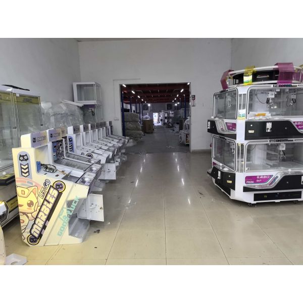 Amusement token claw machine Park Coin Operated Game Machine Toy Claw Crane Machine