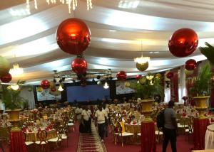 China Christmas Decorative Ball 60cm Red PVC Inflatable Mirror Ball on sale