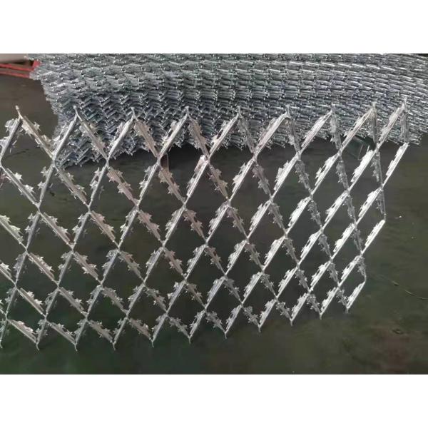 CBT 65 Razor Blade Wire Fence razor wire coil 0.5mm Thickness prison razor wire