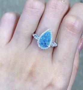 China 18K White Gold CVD Diamond Ring 2.32ct Blue Pear Cut Engagement Ring Jewelry on sale