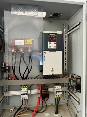 VEIKONG VFD500 Inverter for Motor Speed Control with Built-in PID and PLC Capabilities