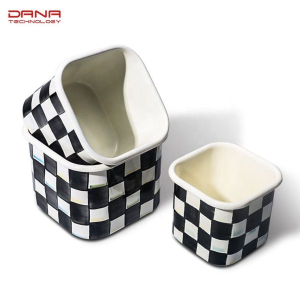 Enamel Classical Style Noodle Cup Featuring Chessboard Type Design and Plastic Lid Together with Enamel Lid Accompanied