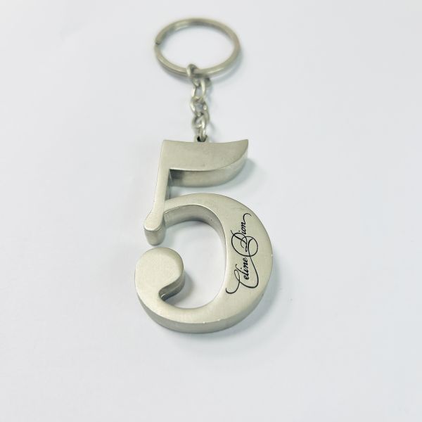 Alphanumeric metal keyrings soft enamel crafts letters keychains custom