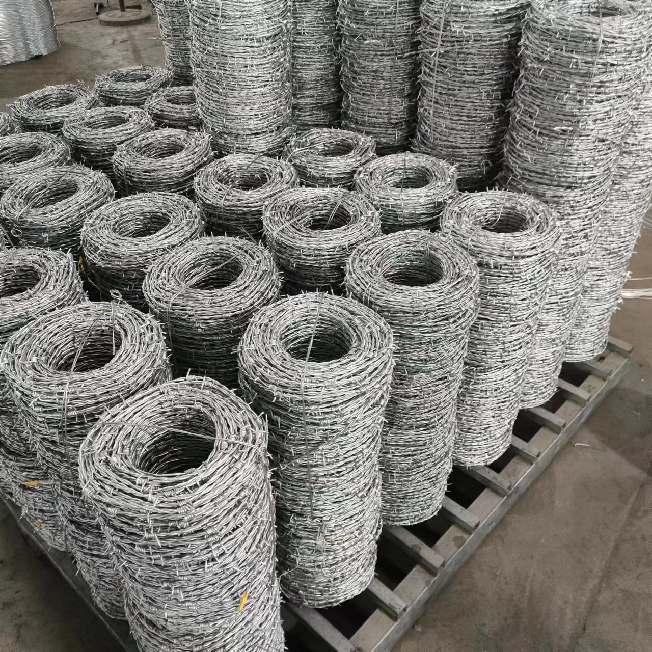 Anti Climb Galvanized Barbed Razor Wire with 50cm Coil Diameter for Secure Fencing