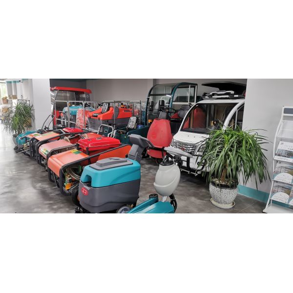 Quiet Operation And Powerful Washing Floor Machine 220V Voltage 1000W Noise ≤70dB