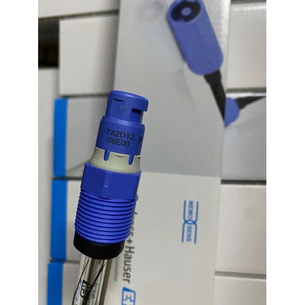Memosens CPS11E Digital pH Sensor with Memosens 2.0 Technology for Lab Calibration and 17 Bar Pressure Stability